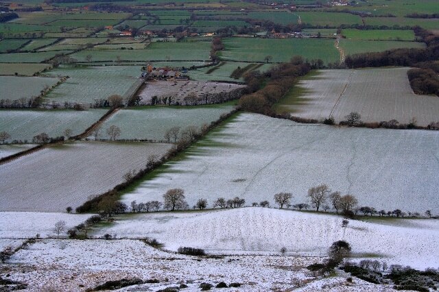Foto “Kirkby” tomada por Mick Garratt (CC BY-SA); recorte de la original