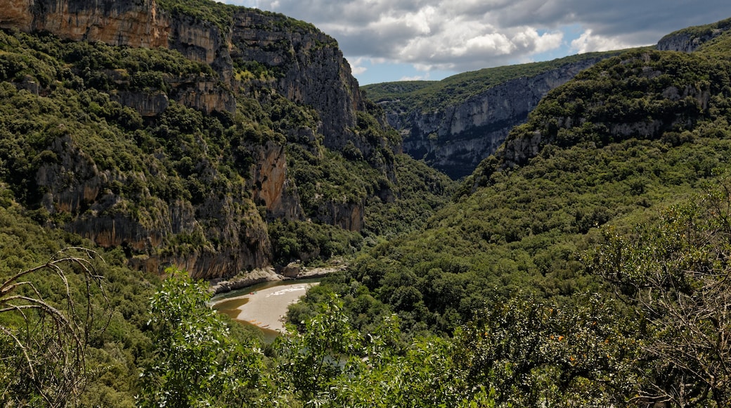 « Réserve naturelle nationale des gorges de l'Ardèche», photo de KimonBerlin (CC BY-SA) / rognée de l’originale