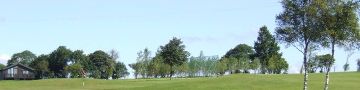 Photo "Hoburne Holiday Park, Doublebois Chalets and 9-hole golf course." by Jonathan Billinger (Creative Commons Attribution-Share Alike 2.0) / Cropped from original