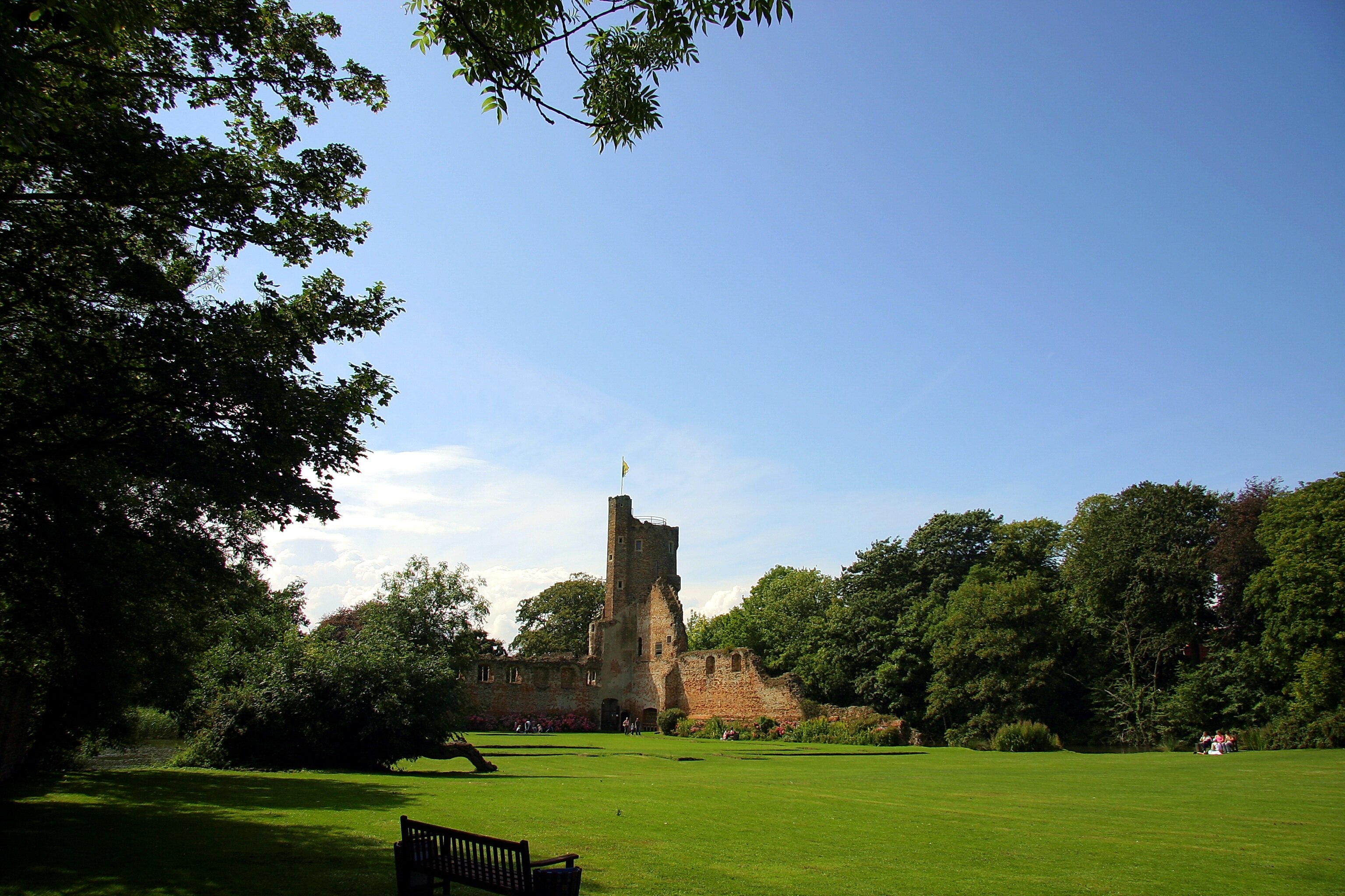Foto „West Caister“ von Paul Reynolds (CC BY)/zugeschnittenes Original