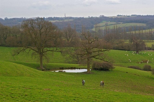 Foto "Goudhurst" oleh Glyn Baker (CC BY-SA) / Dipotong dari foto asli