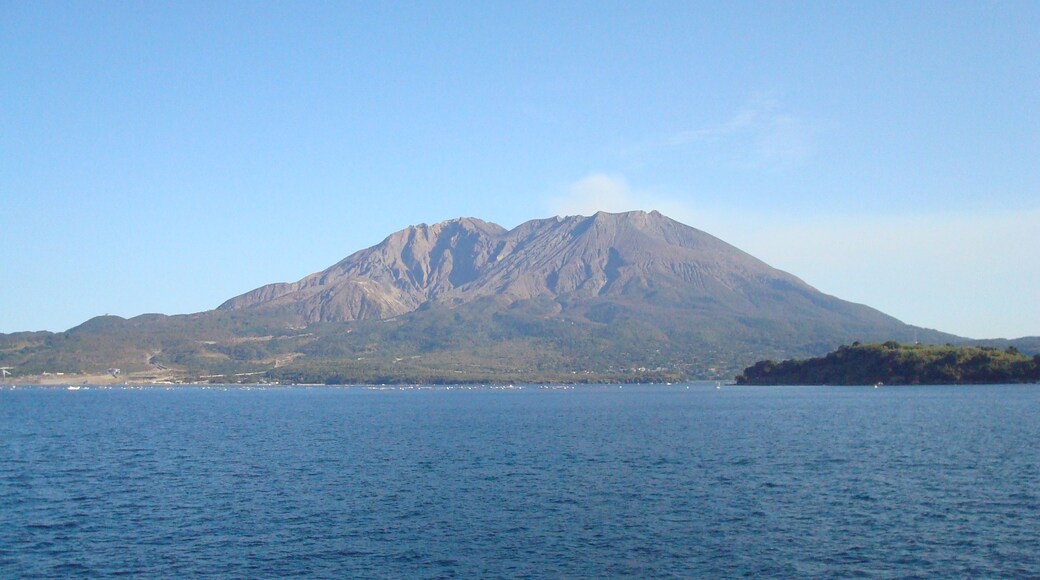 Billede "Sakurajima Yokoyama Cho" af Tamachatora (CC BY-SA) / beskåret fra det originale billede