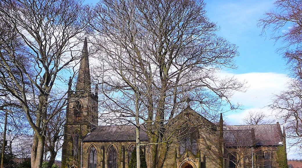 Photo "Meltham" by Tim Green (CC BY) / Cropped from original