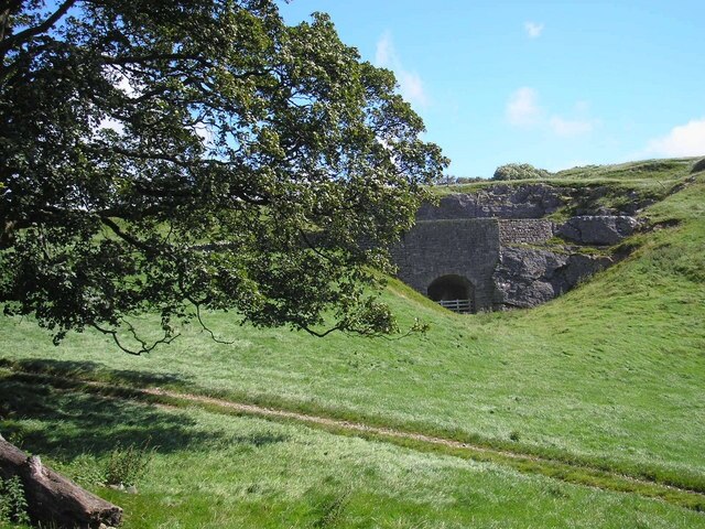 Foto “Scosthrop” tomada por John Illingworth (CC BY-SA); recorte de la original