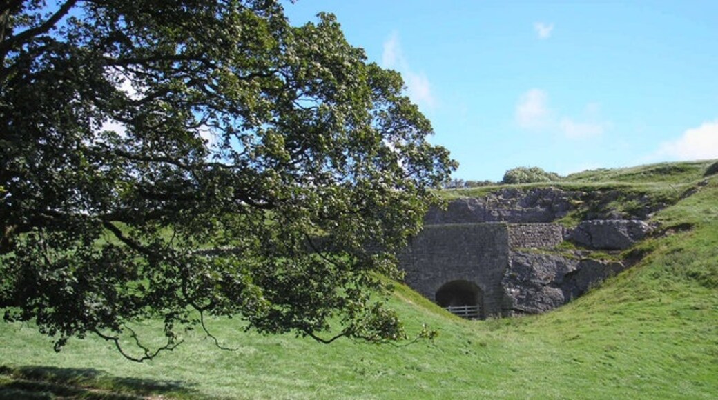 Foto “Scosthrop” tomada por John Illingworth (CC BY-SA); recorte de la original