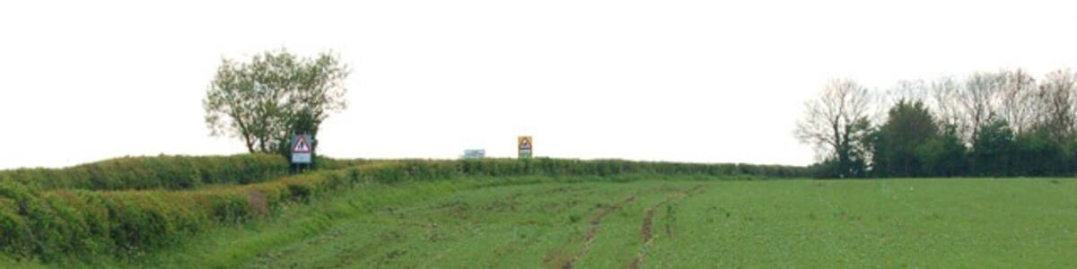 Photo "Tractor ruts in crop, Long Itchington Looking west towards Long Itchington, beside the lane from Stockton." by Andy F (Creative Commons Attribution-Share Alike 2.0) / Cropped from original