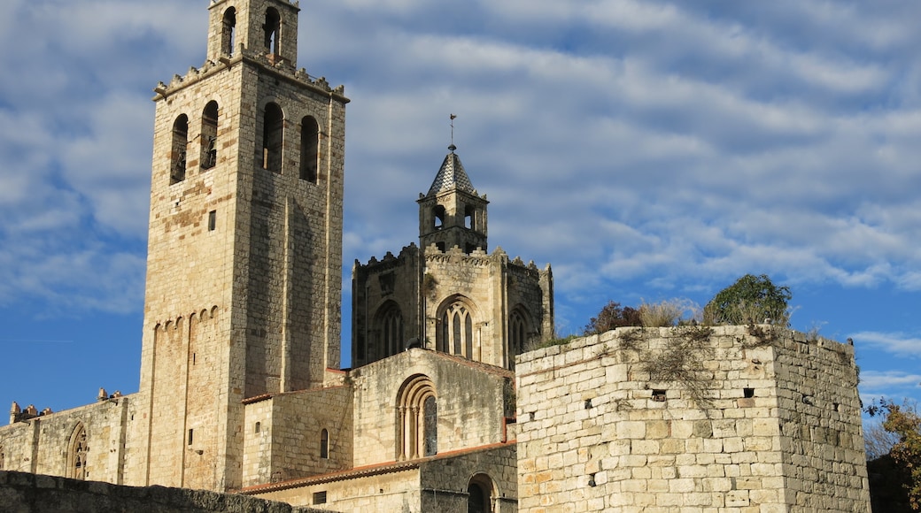 "Sant Cugat-klostret"-foto av Enfo (CC BY-SA) / Urklipp från original