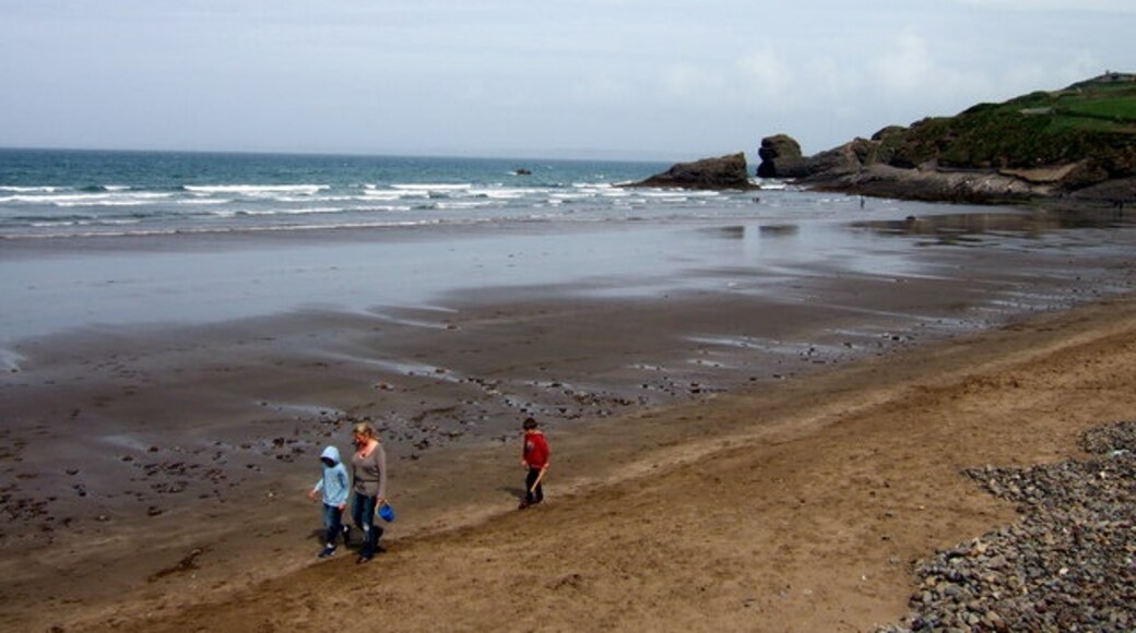 Photo "Broad Haven Beach" by ceridwen (CC BY-SA) / Cropped from original