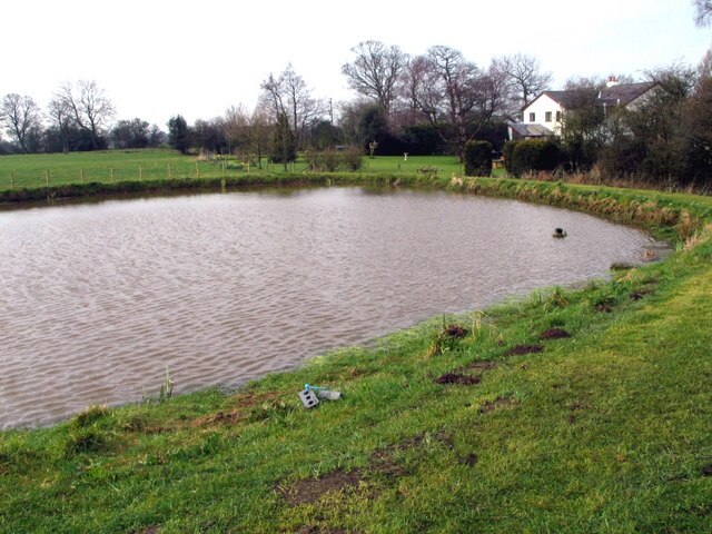 Horns Dam. One of the three fishing lakes on a site that also caters for campers. See also 472391 and 472393.