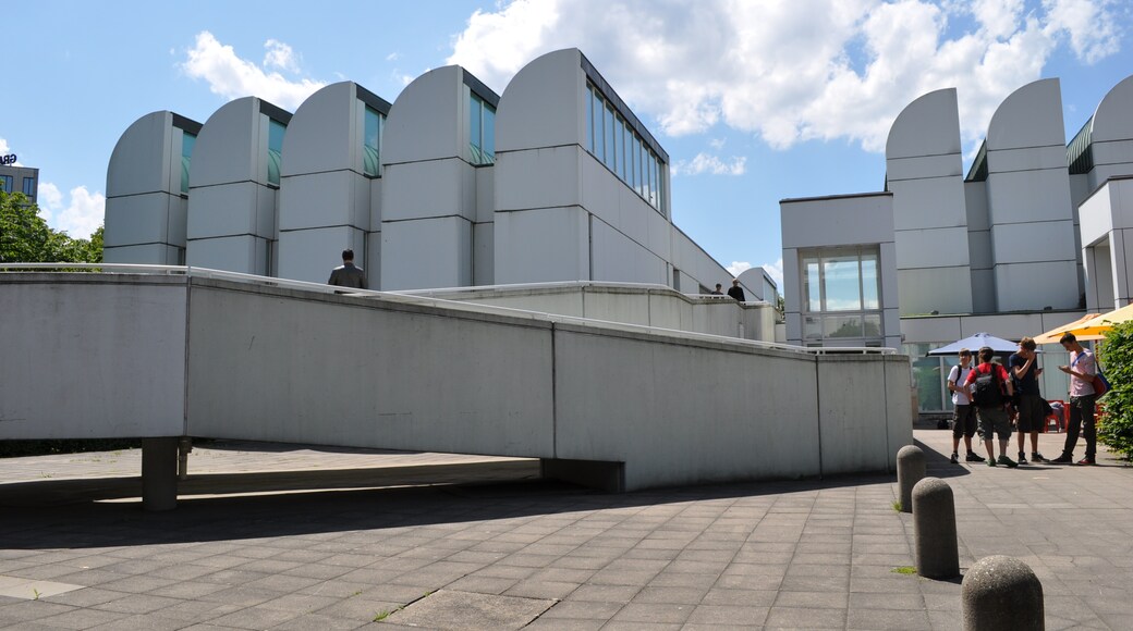 Foto “Museo Bauhaus Archive” tomada por Szimbal (page does not exist) (CC BY-SA); recorte de la original