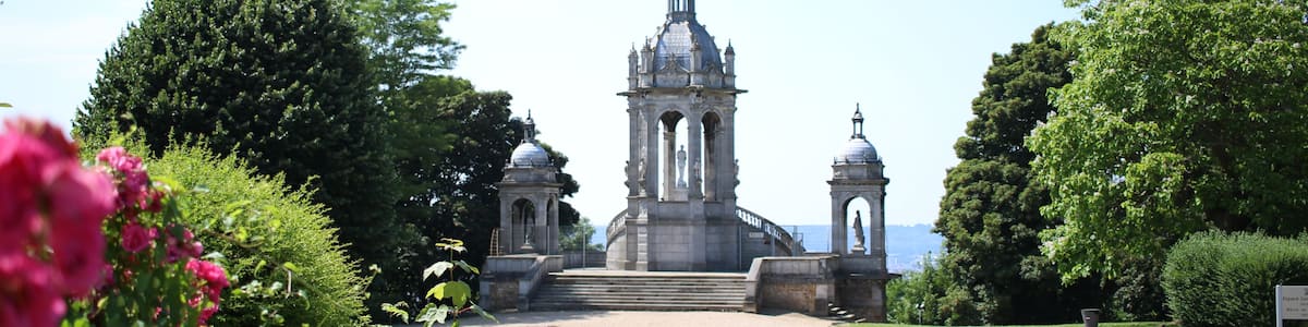 Photo "Le monument Jeanne d'Arc à Bonsecours (France)" by undefined (Creative Commons Zero, Public Domain Dedication) / Cropped from original