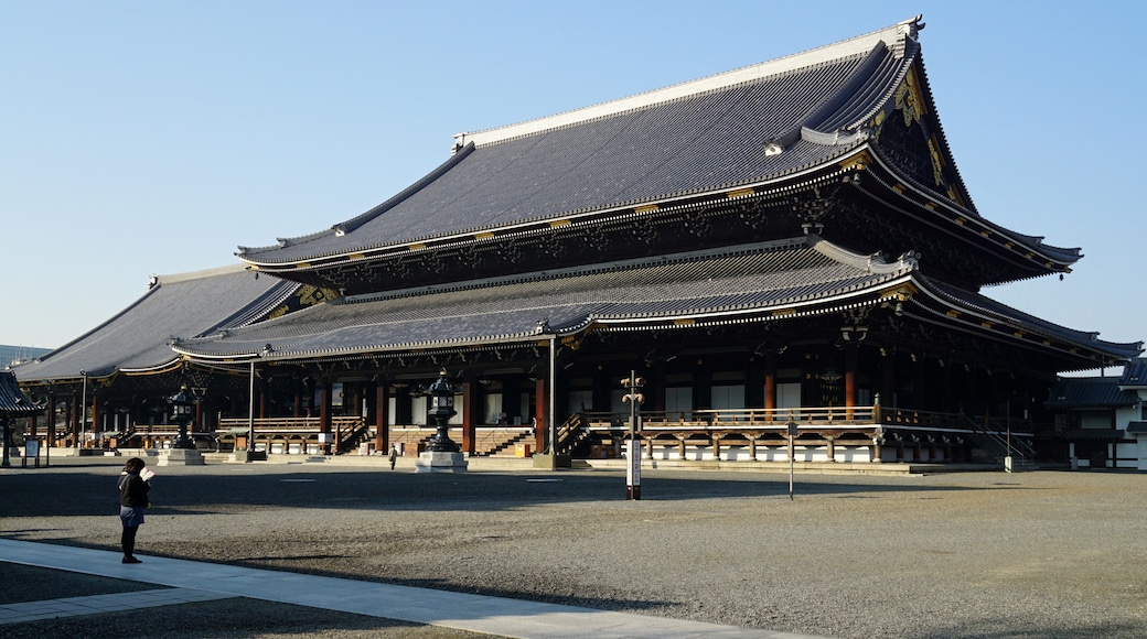 Foto "Templo Higashi Honganji" por 663highland (CC BY-SA) / Recortada de la original