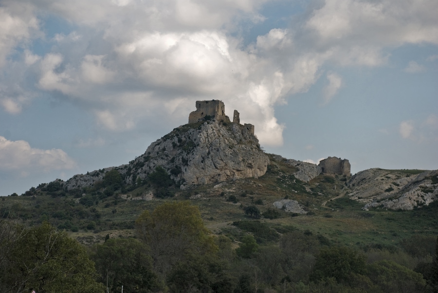 La ruine du château Castellas de Roquemartine à Eyguières, Bouches-du-Rhône, France