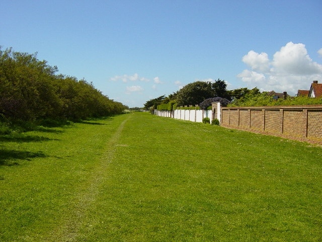 Greensward, Willowhayne Estate. Looking west. This is private land owned by the residents of the Willowhayne Estate to the north. There is a public footpath across the Greensward. Just the other side of the trees on the left is the beach.