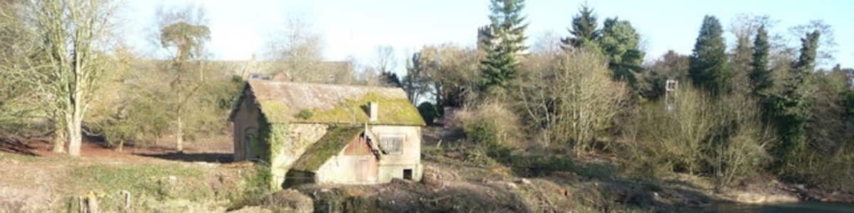 Photo "Newly revealed riverside building, Bromfield Newly revealed by removal of trees and undergrowth alongside the river." by Jeremy Bolwell (Creative Commons Attribution-Share Alike 2.0) / Cropped from original