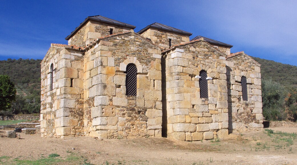 Photo "Church of Santa Lucia del Trampal" by José Luis Filpo Cabana (CC BY-SA) / Cropped from original