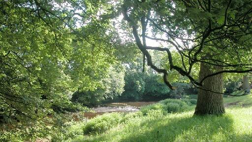 Photo "Kirklinton" by Dennis Turner (CC BY-SA) / Cropped from original