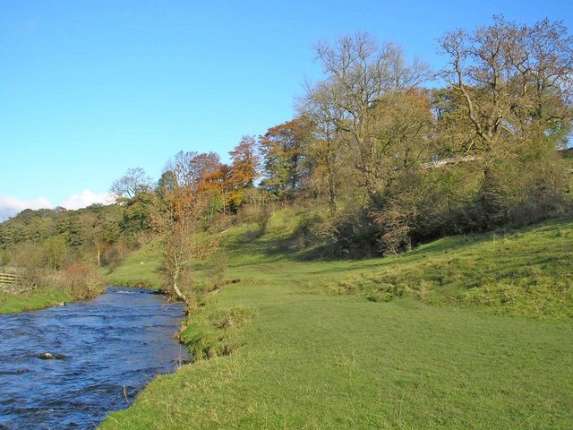 Pennine Way south of Airton The River Aire is to the left.