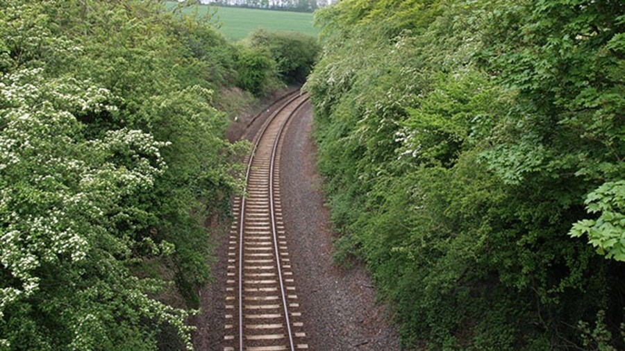 Photo "Mineral railway Taken from the bridge on Loy Lane." by Stephen McCulloch (Creative Commons Attribution-Share Alike 2.0) / Cropped from original