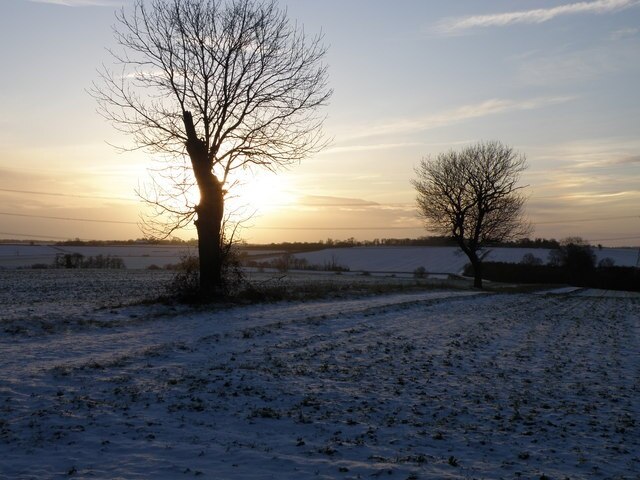 Foto “Little Gidding” tomada por Michael Trolove (CC BY-SA); recorte de la original