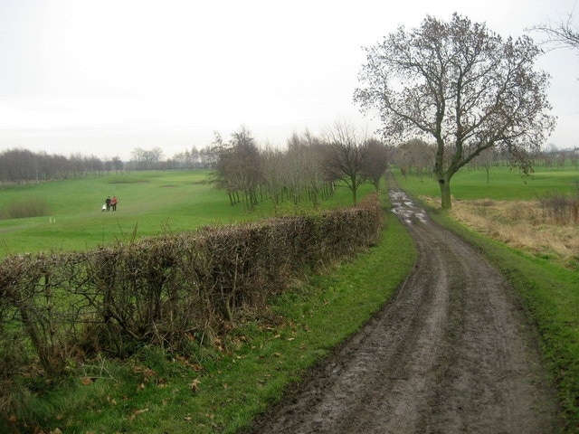 Track through Manor Golf Course Following a right of way between Tong Village and Drighlington.