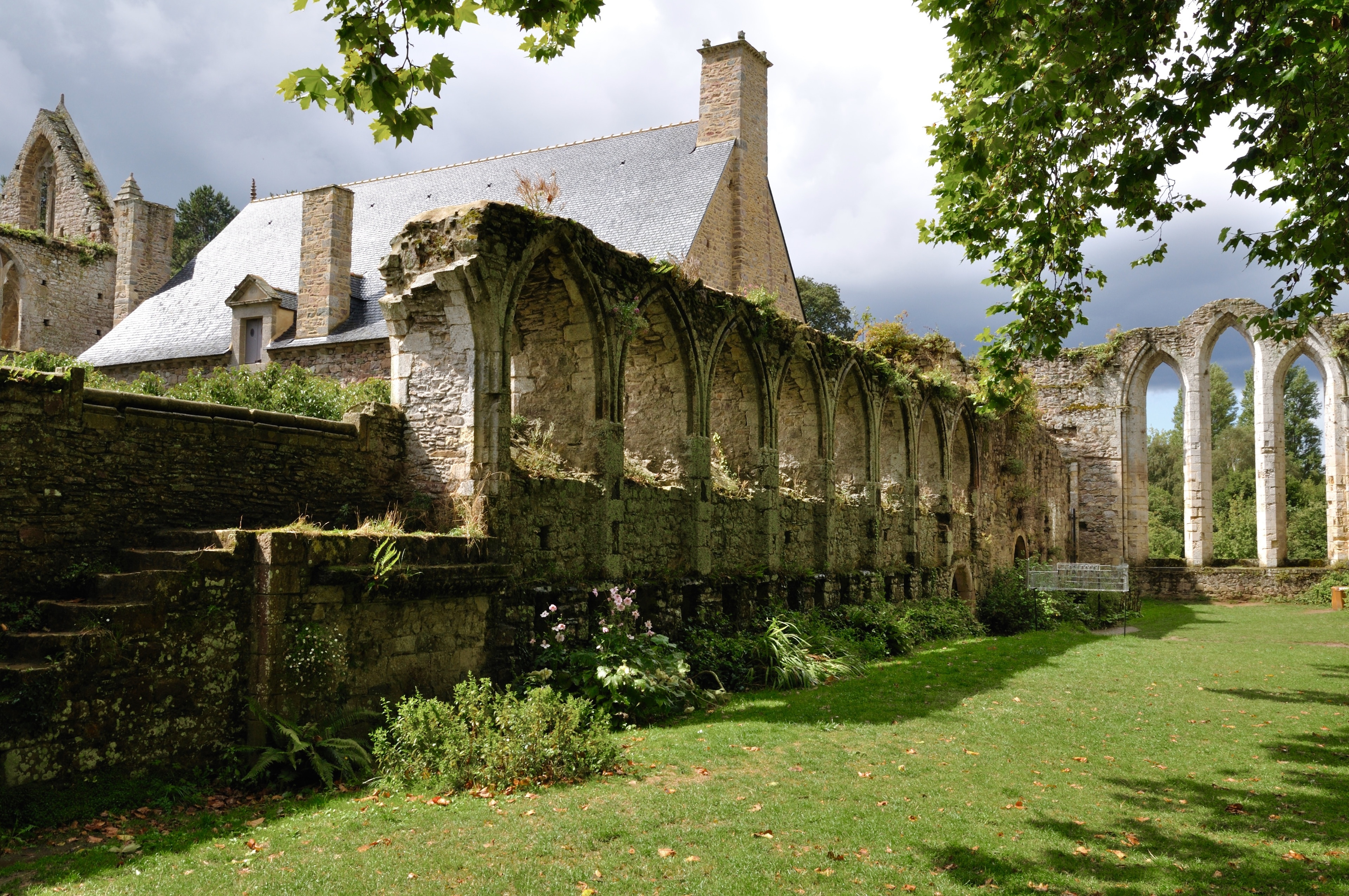 Abbaye de Beauport, aile ouest