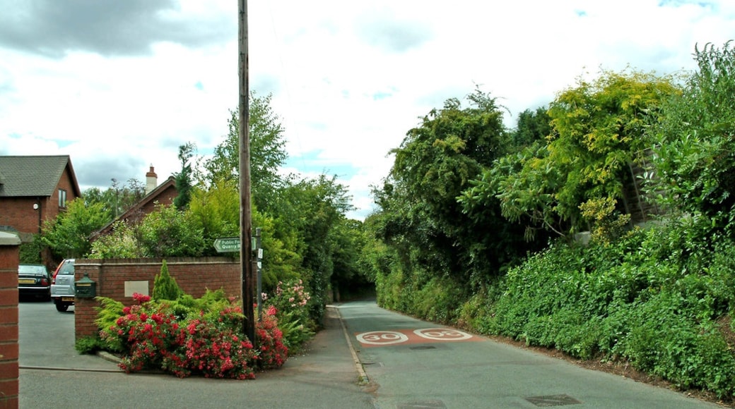 Photo "Hartlebury" by P L Chadwick (CC BY-SA) / Cropped from original