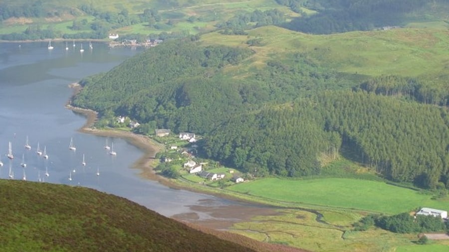 Photo "Head of Loch Melfort. View down on the head of the loch from Cruach na Seilcheig 330m above the water. The wetlands and drying part of the loch can be well seen." by Richard Webb (Creative Commons Attribution-Share Alike 2.0) / Cropped from original