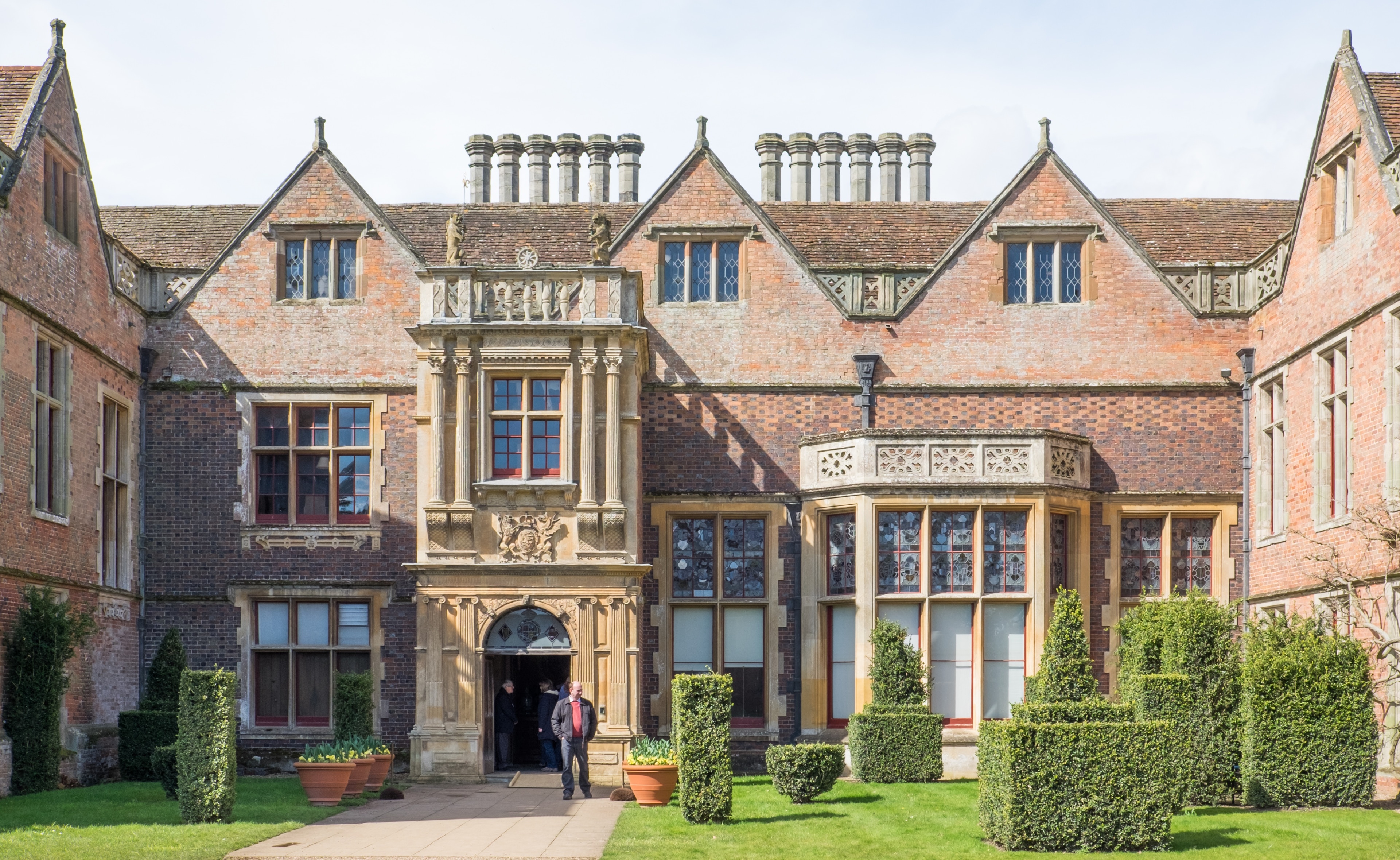 is charlecote park dog friendly