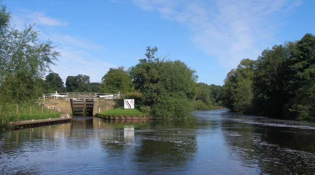 "Westwick"-foto av John Slater (CC BY-SA) / Urklipp från original