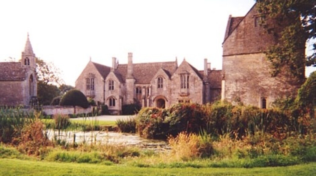 « Great Chalfield Manor», photo de Ron Strutt (CC BY-SA) / rognée de l’originale