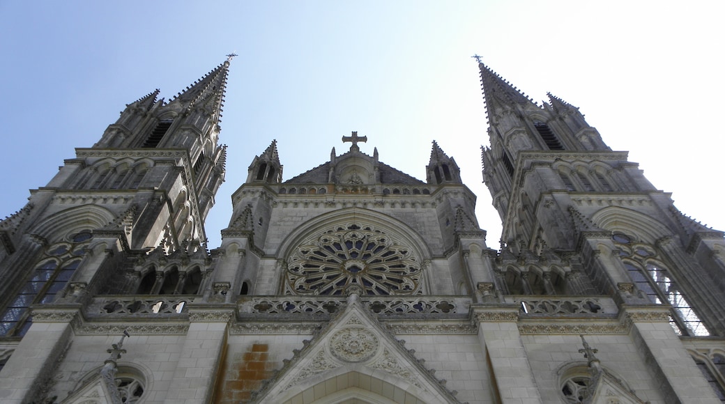 « La Chapelle-Montligeon», photo de GO69 (CC BY-SA) / rognée de l’originale