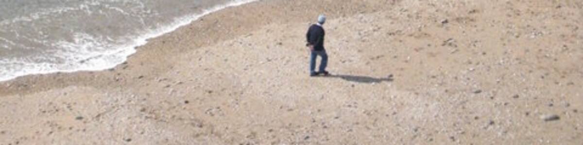 Photo "One man and his dog The beach below Mounts Road Porthleven." by Rod Allday (Creative Commons Attribution-Share Alike 2.0) / Cropped from original