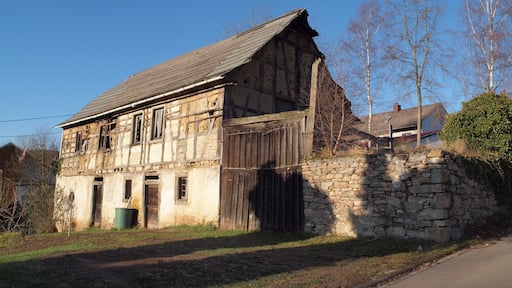 Foto „Hellertshausen“ von Marcus Leister (page does not exist) (CC BY-SA)/zugeschnittenes Original