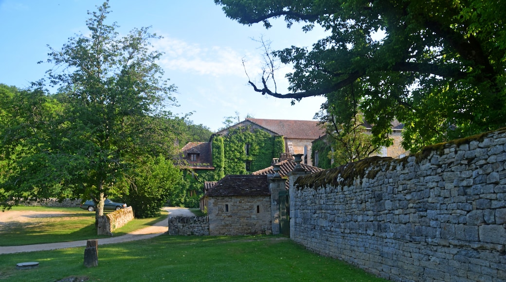 Foto "Abadia de Beaulieu-en-Rouergue" de Tournasol7 (CC BY-SA) / Recortada do original