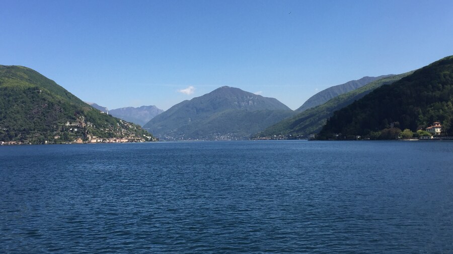 Photo "Lago di Lugano" by Rodrigopc (page does not exist) (Creative Commons Attribution-Share Alike 4.0) / Cropped from original