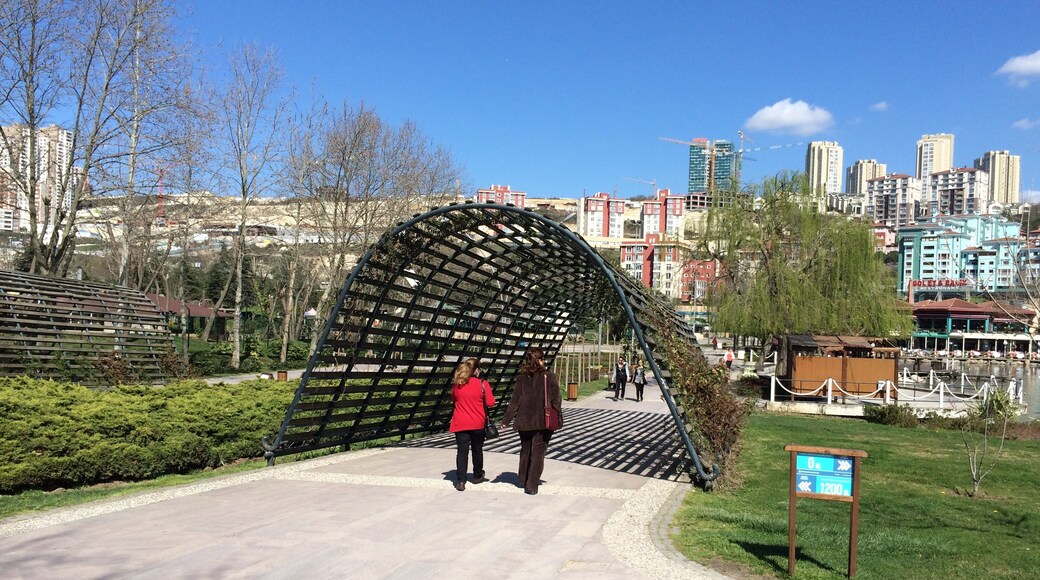 Parc Bahçeşehir Gölet