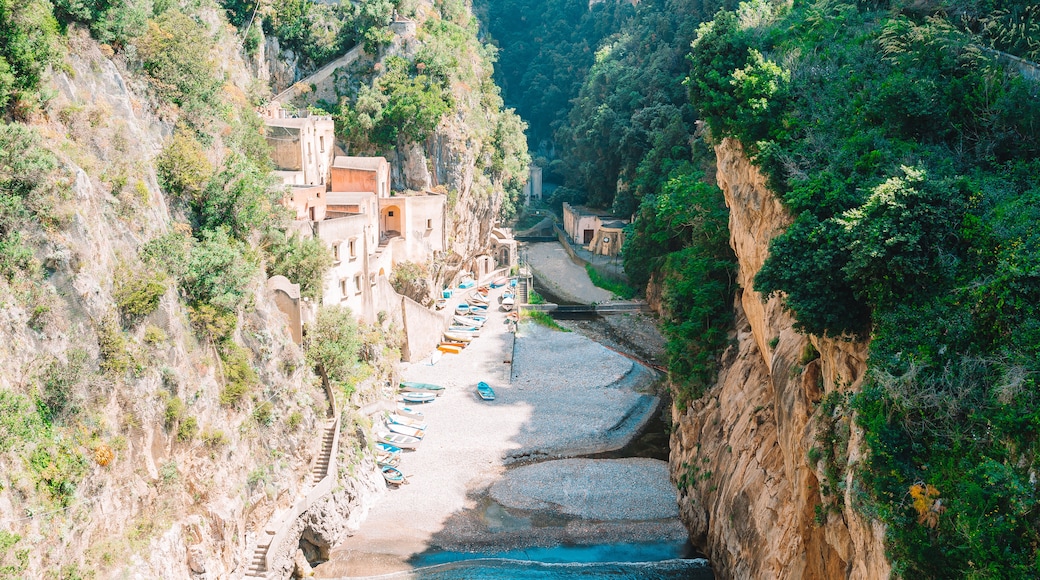 Pantai Fiordo di Furore