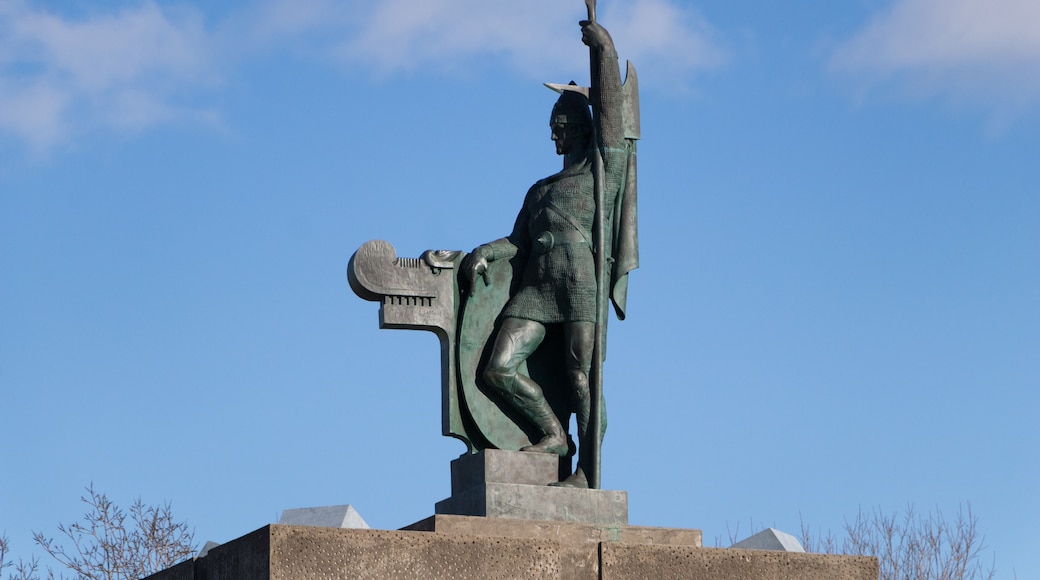 Arnarholl Statue