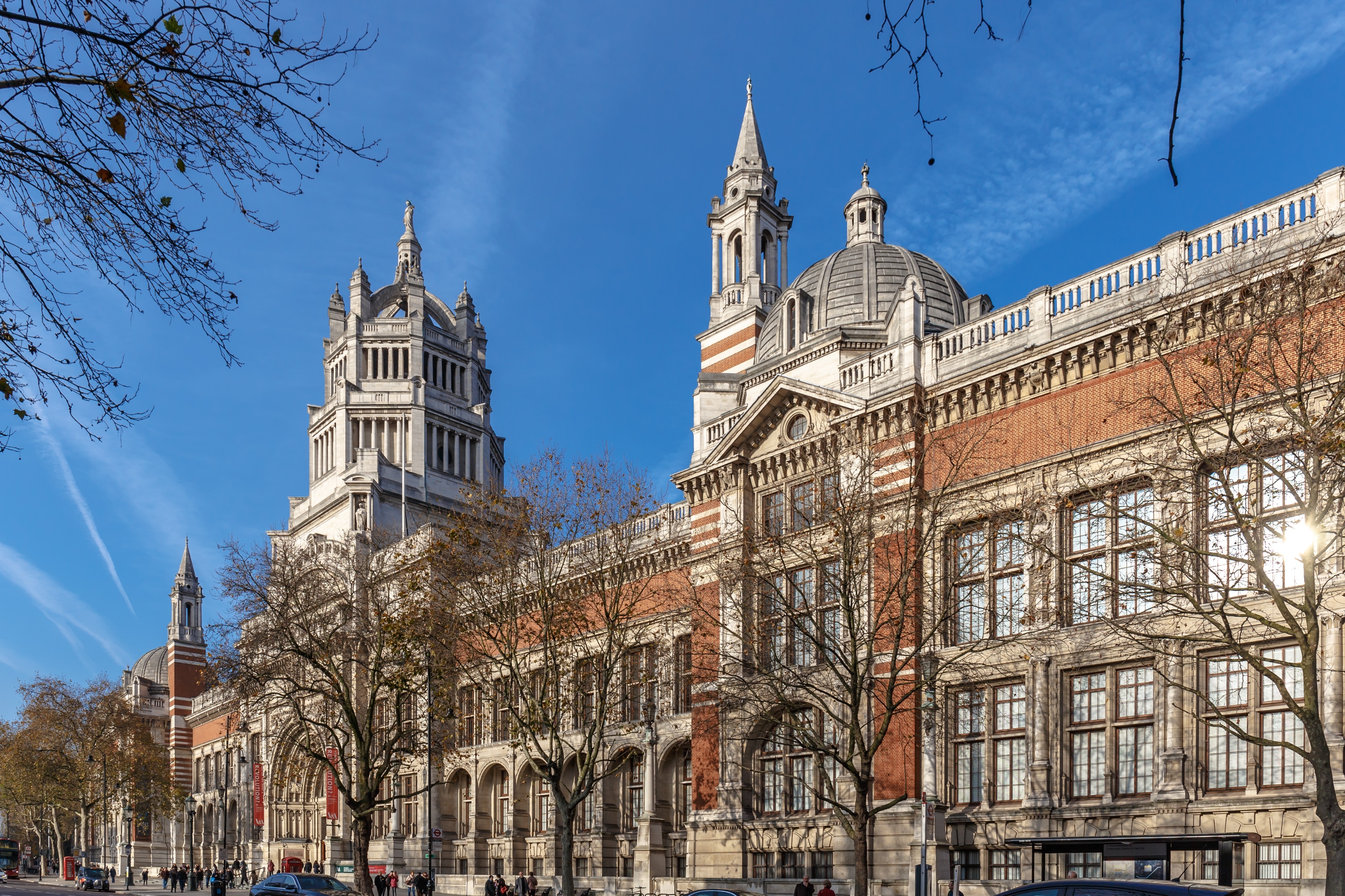 Victoria and Albert Museum in London City Centre - Tours and Activities