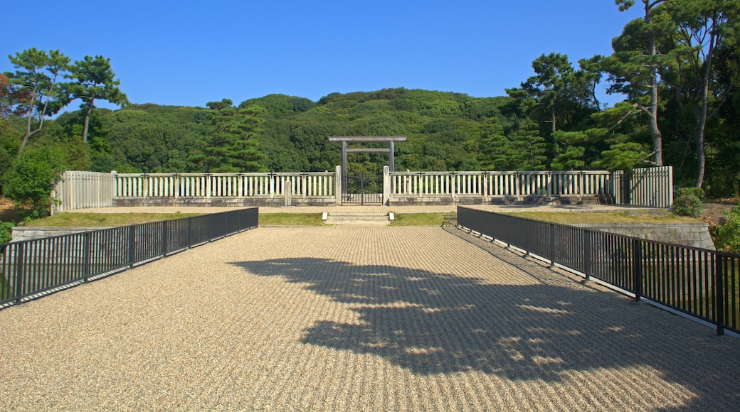 Keisari Nintokun mausoleumi