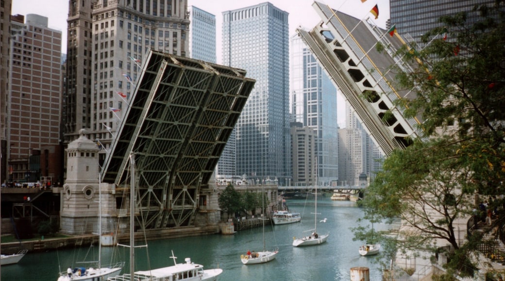 Ponte di Michigan Avenue