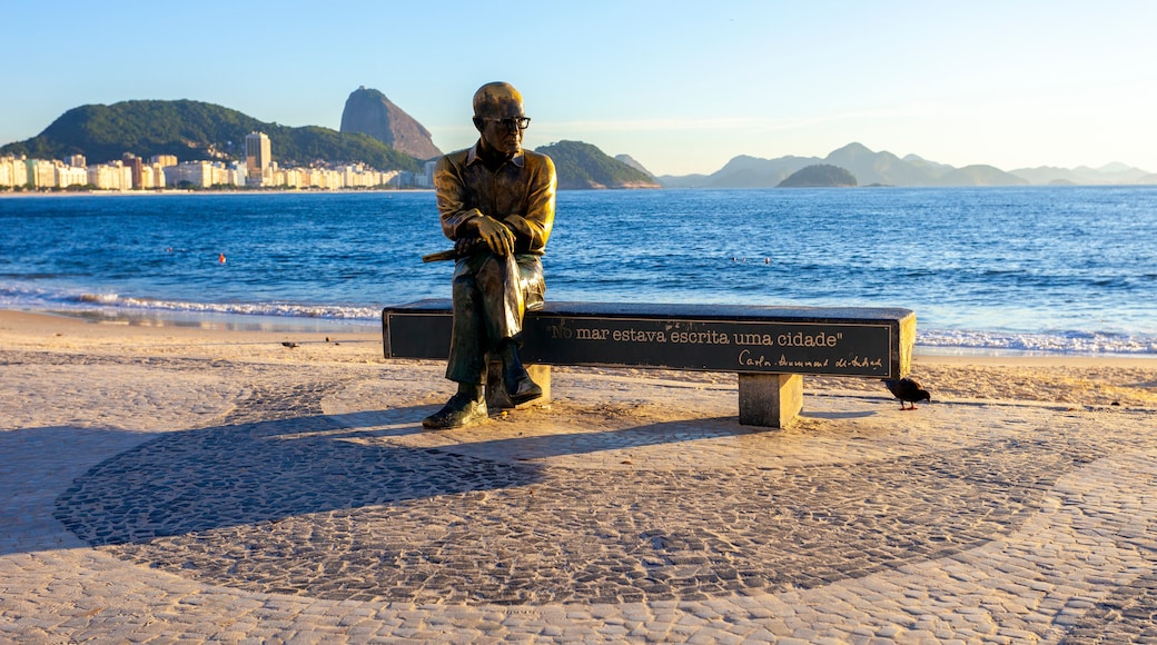 Statua di Carlos Drummond de Andrade