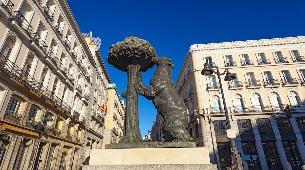 Statua dell'Orso e del Corbezzolo