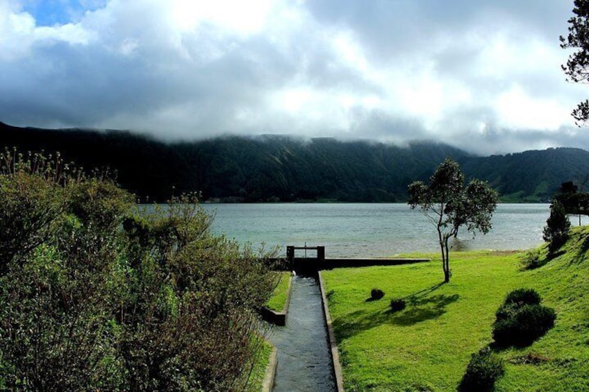 Sete Cidades by Van (half day)