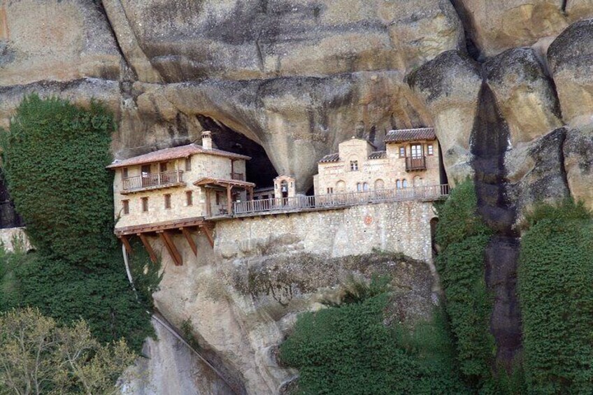 Easy Hiking Adventure at Meteora