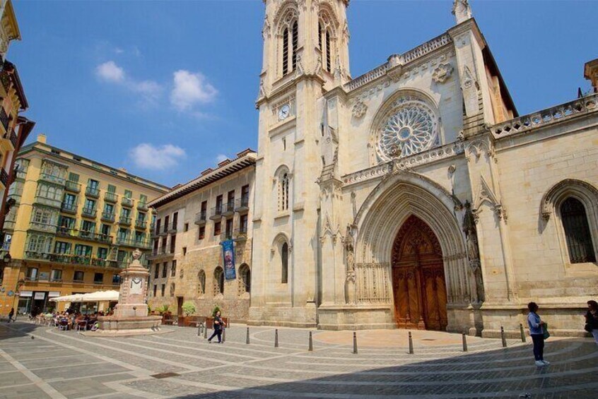 Old Town Bilbao Tour in small group