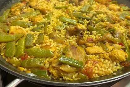 Paella, tortilla y sangría tradicional Clase de cocina