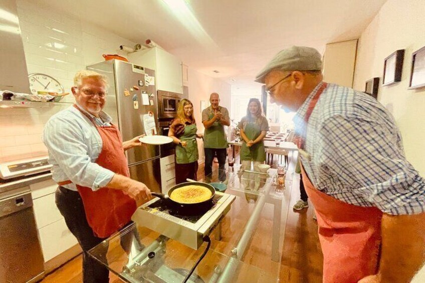 Traditional Paella & Tortilla & Sangría . Cooking Class 