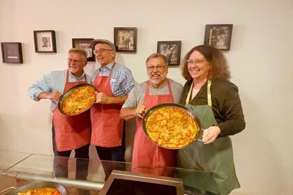 Paella, tortilla y sangría tradicional Clase de cocina